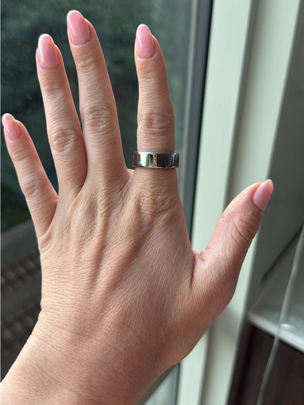 Oura NEW unused ring 4, size 9! Woman’s with charger